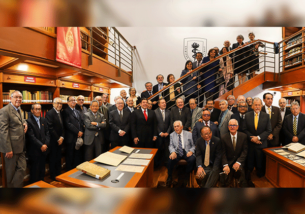 Egresados-cayetano-famed-50-aniversario-biblioteca