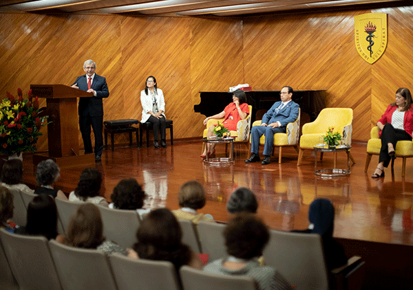 egresados-cayetano-faenf-50-aniversario-decano