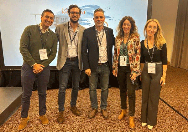 egresados-cayetano-alan-juarez-simposio