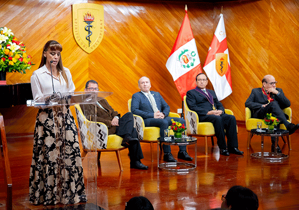 Egresados-cayetano-fapsi-40-aniversario-representante