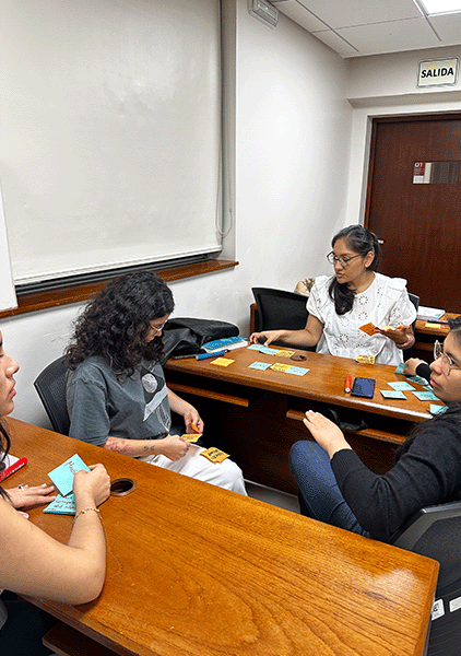egresados-cayetano-design-thinking-taller