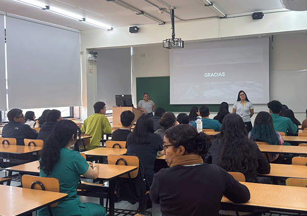 egresados-cayetano-charla-tecavi-ponencia