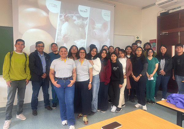 egresados-cayetano-charla-tecavi