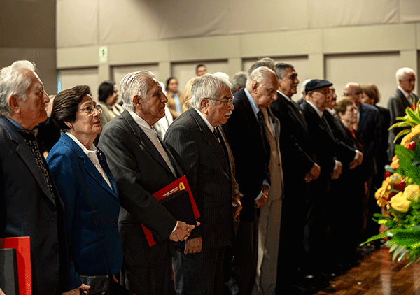 egresados-cayetano-famed-60-aniversario-egresados-himno