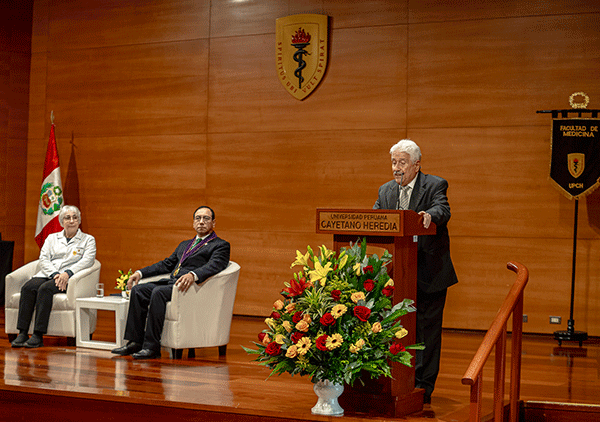 egresados-cayetano-famed-60-aniversario-representante