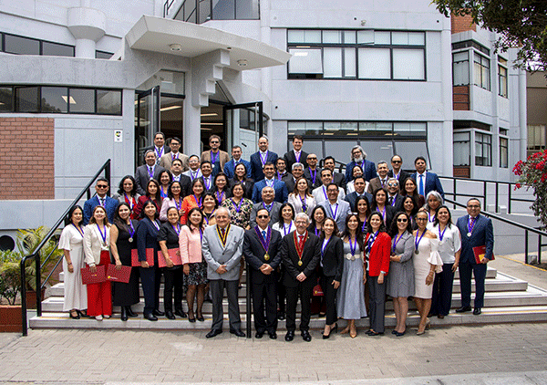 101025-2-egresados-cayetano