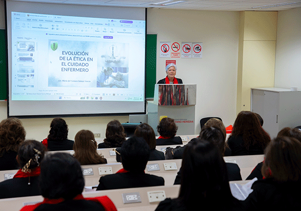 171025-3-egresados-cayetano