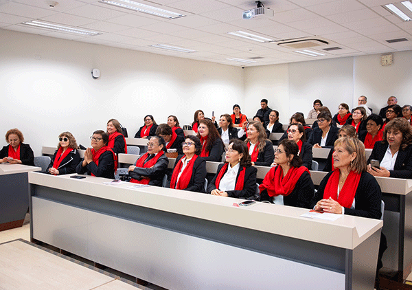 171025-4-egresados-cayetano