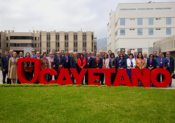 241025-2-egresados-cayetano