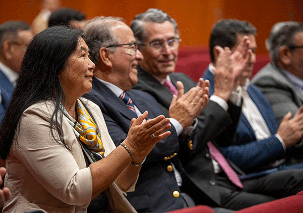 241025-4-egresados-cayetano